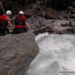 Besichtigung einer Schlüsselstelle - Gefahren im Wildwasser