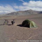 Zelten am Pamir Highway