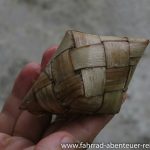 Ketupat: Klebereis in geflochtenen Bambusblättern verpackt
