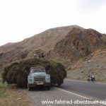 Heutransport auf dem Taldyk-Pass