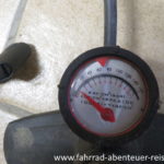 Manometer an der Luftpumpe