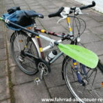 Paddel mit Fahrrad transportieren